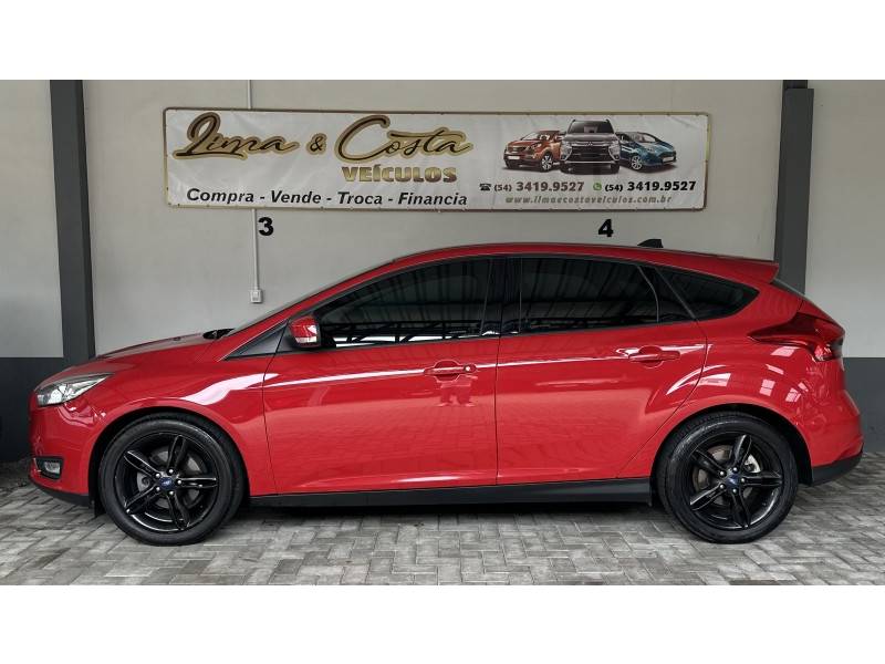 FORD - FOCUS - 2017/2017 - Vermelha - R$ 68.900,00