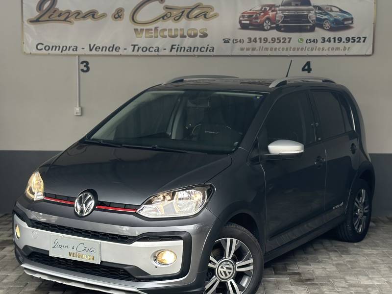 VOLKSWAGEN - UP - 2017/2018 - Cinza - R$ 63.900,00