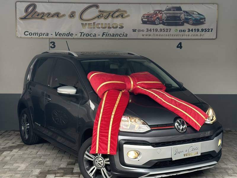 VOLKSWAGEN - UP - 2017/2018 - Cinza - R$ 63.900,00