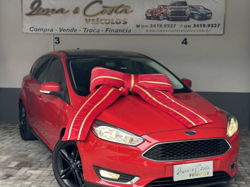 FORD - FOCUS - 2017/2017 - Vermelha - R$ 68.900,00