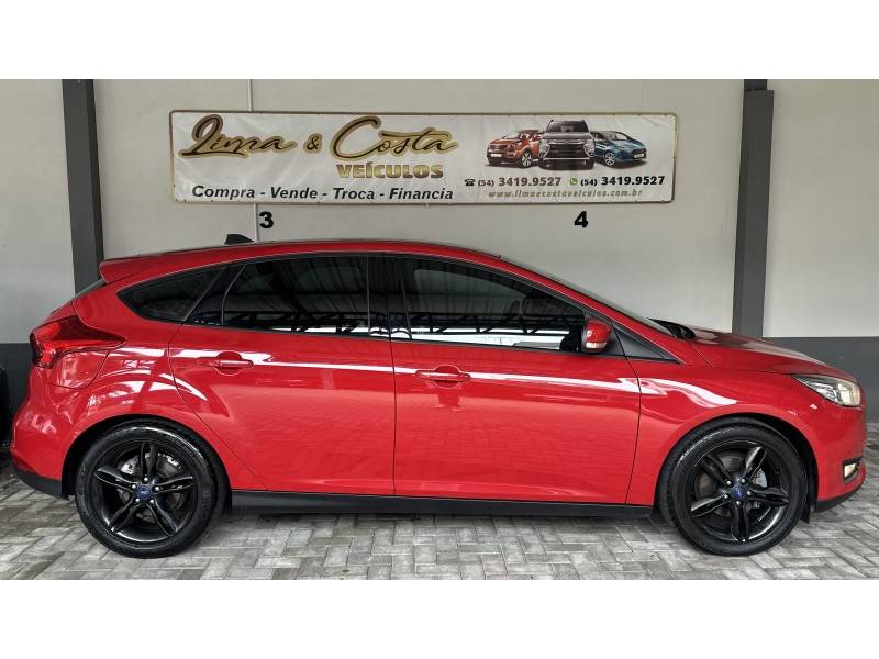 FORD - FOCUS - 2017/2017 - Vermelha - R$ 68.900,00