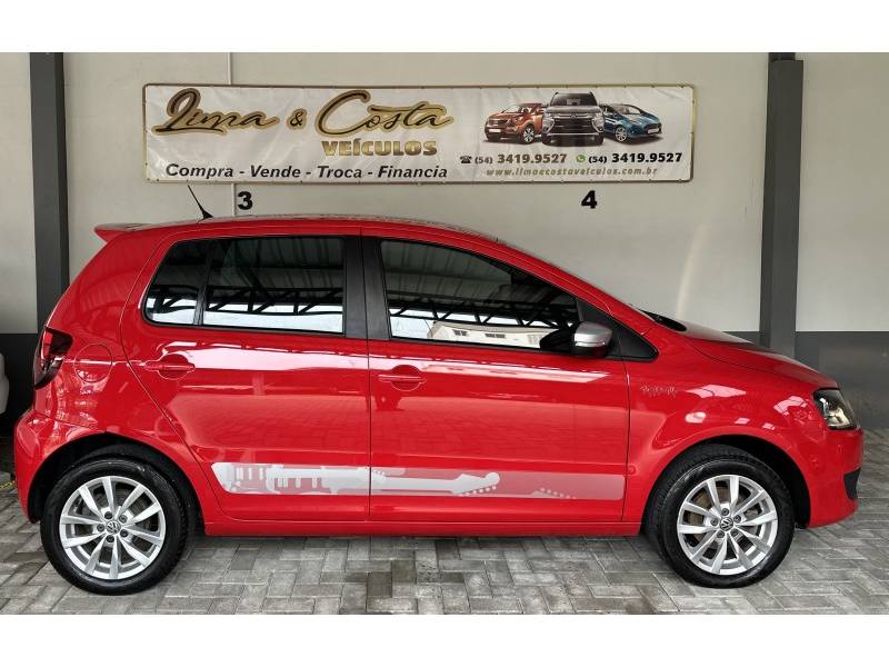 VOLKSWAGEN - FOX - 2013/2014 - Vermelha - R$ 44.900,00