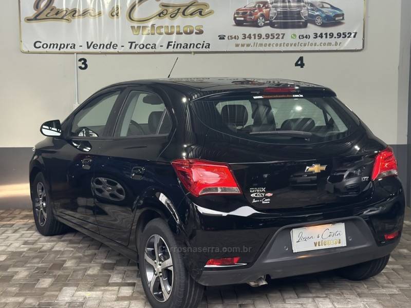 CHEVROLET - ONIX - 2019/2019 - Preta - R$ 65.900,00