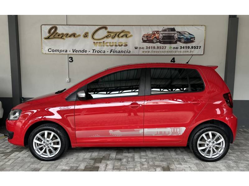 VOLKSWAGEN - FOX - 2013/2014 - Vermelha - R$ 44.900,00