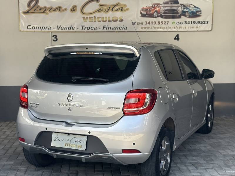 RENAULT - SANDERO - 2018/2019 - Prata - R$ 51.900,00