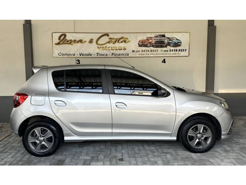 RENAULT - SANDERO - 2018/2019 - Prata - R$ 51.900,00