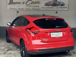 FORD - FOCUS - 2017/2017 - Vermelha - R$ 68.900,00