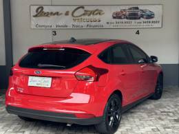 FORD - FOCUS - 2017/2017 - Vermelha - R$ 68.900,00